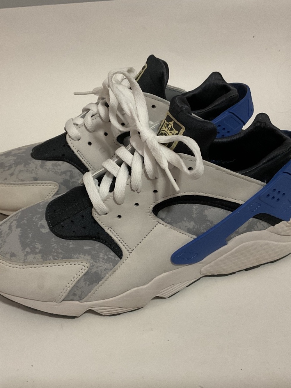 Men’s Nike Air Huarache “Social FC” Sneakers, Size 11
